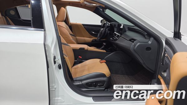 Lexus ES 2023, фото 16