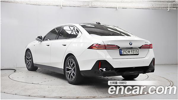 BMW 5 Series 2024, фото 2