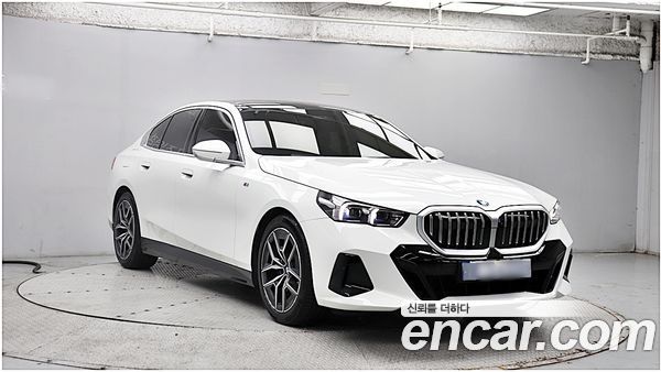 BMW 5 Series 2024, фото 3
