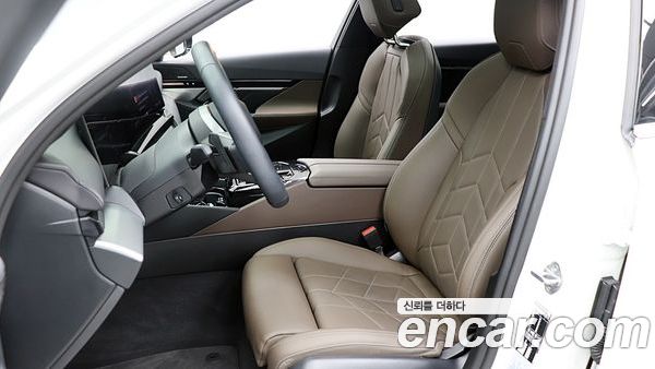 BMW 5 Series 2024, фото 13