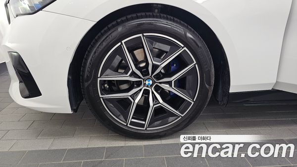 BMW 5 Series 2025, фото 4