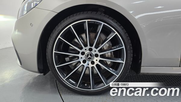 Mercedes-Benz E-Class 2023, фото 5