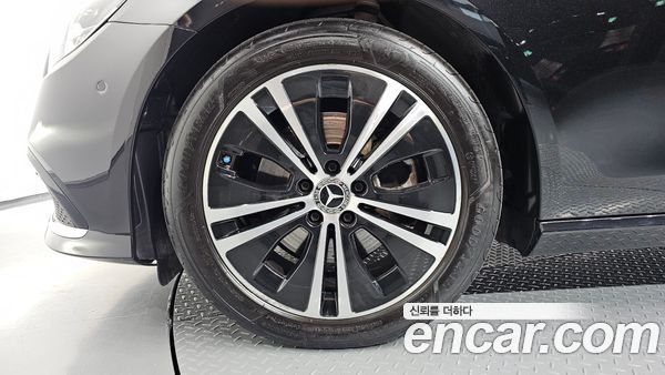 Mercedes-Benz E-Class 2022, фото 5