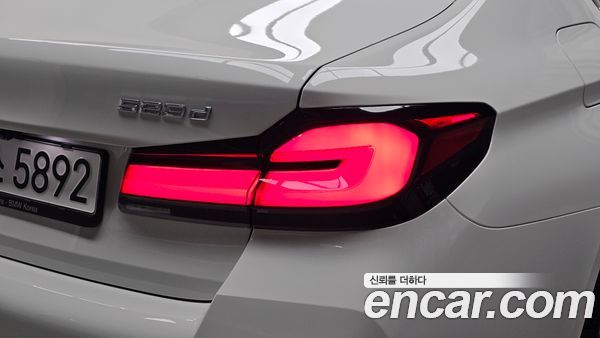 BMW 5 Series 2023, фото 9