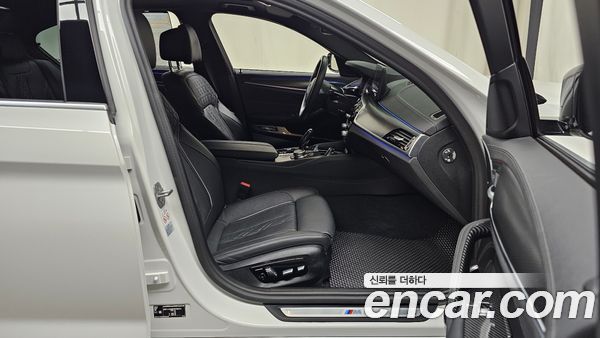 BMW 5 Series 2023, фото 16