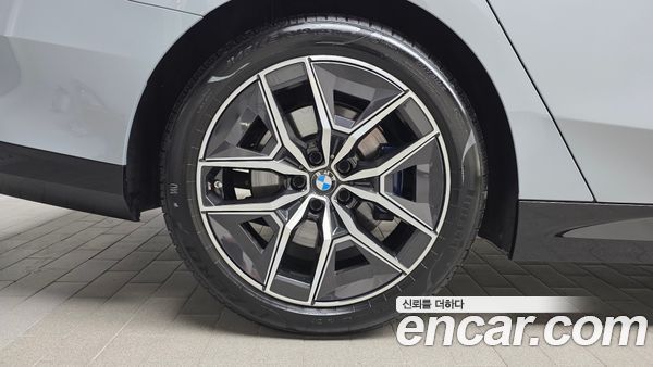 BMW 5 Series 2025, фото 5