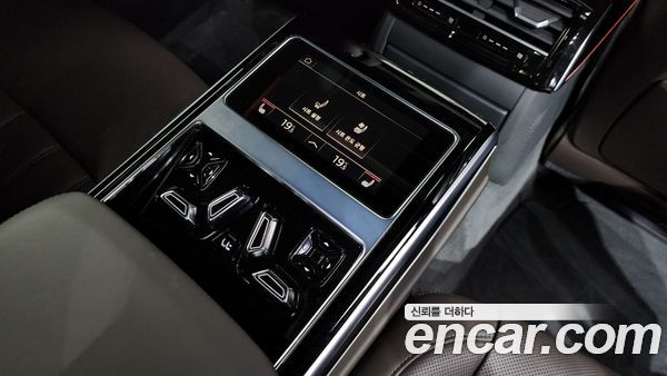 Audi A8 2023, фото 18