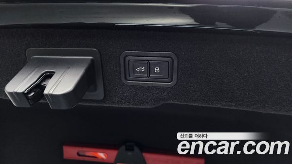 Audi A8 2023, фото 20