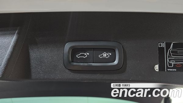 Volvo XC40 2022, фото 20