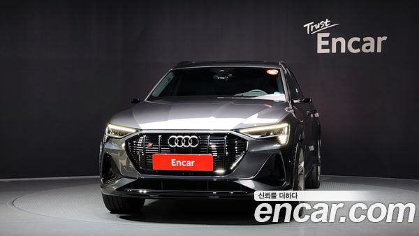 Audi e-tron 2023, фото 3