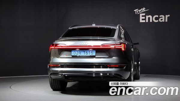Audi e-tron 2023, фото 4