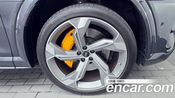 Audi e-tron 2023, фото 5