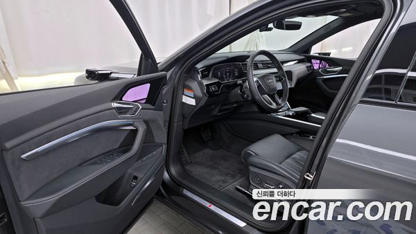 Audi e-tron 2023, фото 10