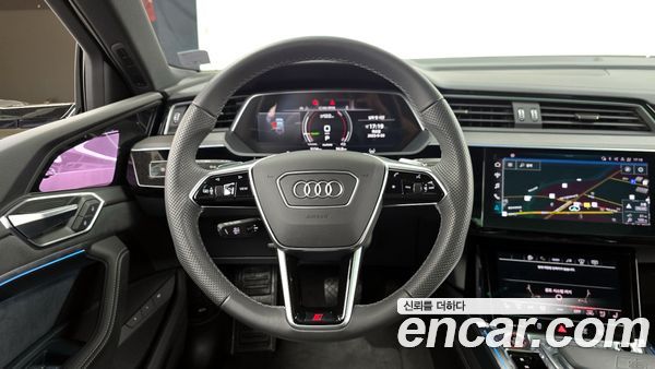 Audi e-tron 2023, фото 13