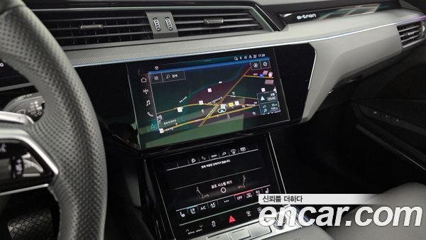 Audi e-tron 2023, фото 14