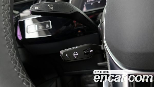 Audi e-tron 2023, фото 16