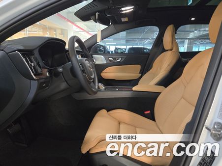 Volvo V60 2025, фото 10