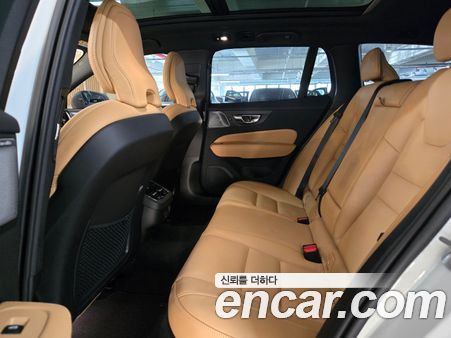 Volvo V60 2025, фото 11