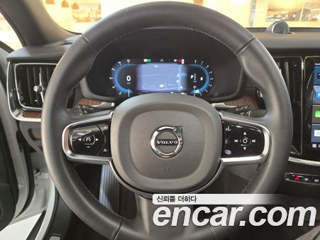 Volvo V60 2025, фото 12