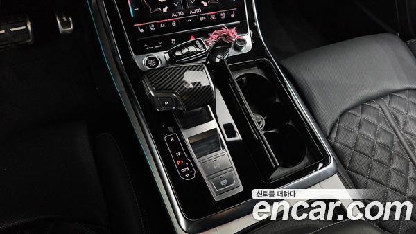 Audi Q8 2023, фото 9
