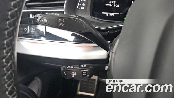 Audi Q8 2023, фото 18