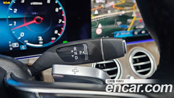 Mercedes-Benz E-Class 2022, фото 9