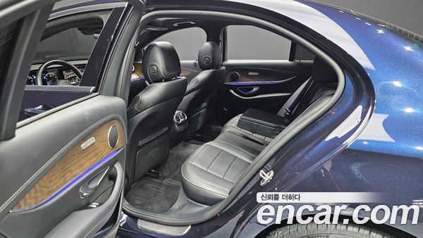 Mercedes-Benz E-Class 2022, фото 12