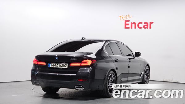 BMW 5 Series 2022, фото 2