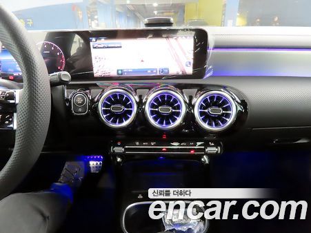 Mercedes-Benz CLA 2025, фото 13