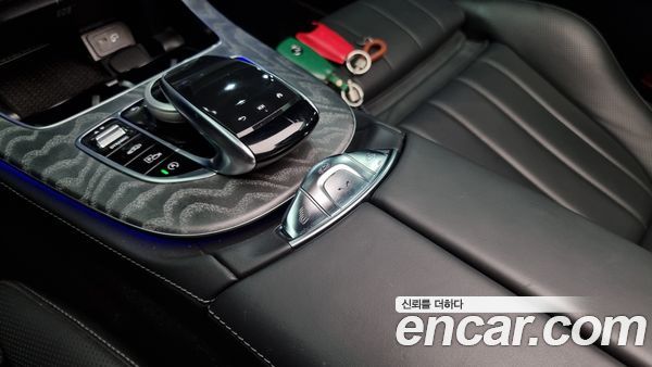 Mercedes-Benz E-Class 2021, фото 18
