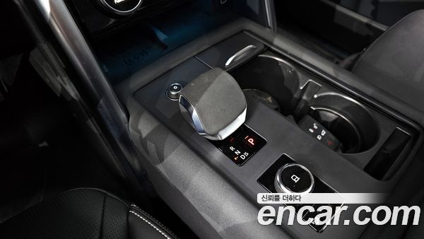 Land Rover Discovery 2023, фото 9