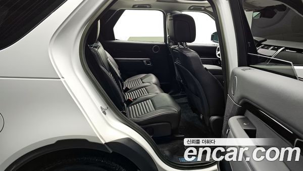 Land Rover Discovery 2023, фото 12