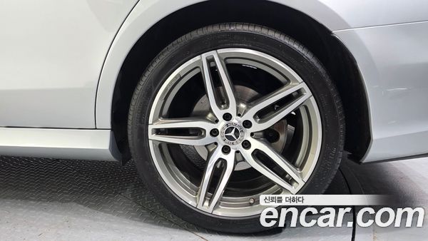 Mercedes-Benz E-Class 2020, фото 5