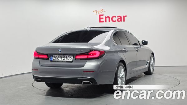 BMW 5 Series 2023, фото 2