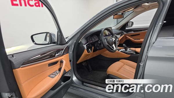 BMW 5 Series 2023, фото 10