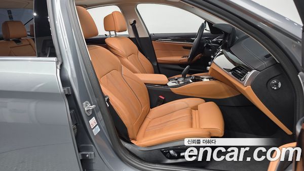BMW 5 Series 2023, фото 11