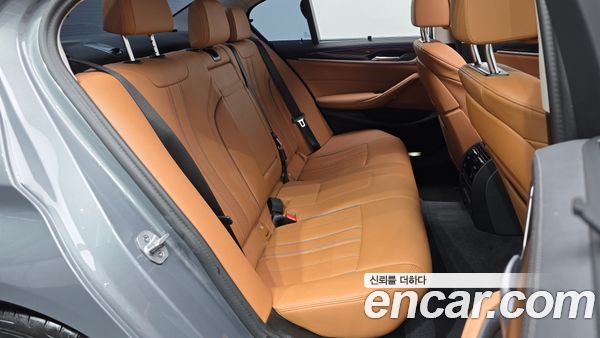BMW 5 Series 2023, фото 12