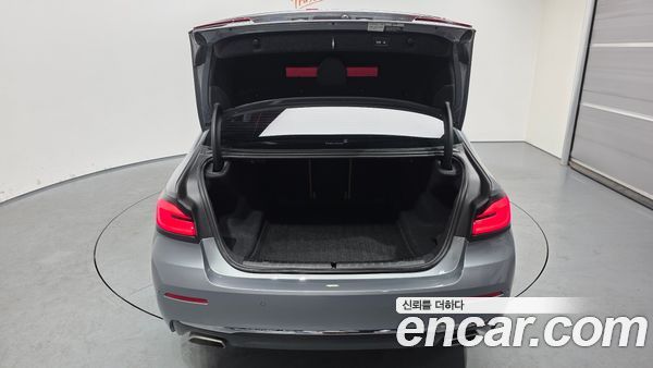 BMW 5 Series 2023, фото 20