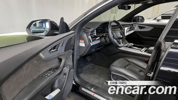 Audi Q8 2021, фото 10