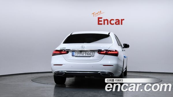 Mercedes-Benz E-Class 2021, фото 4