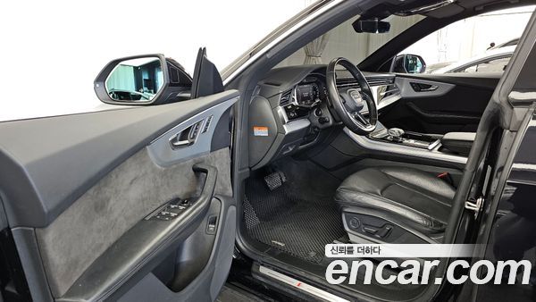 Audi Q8 2020, фото 10