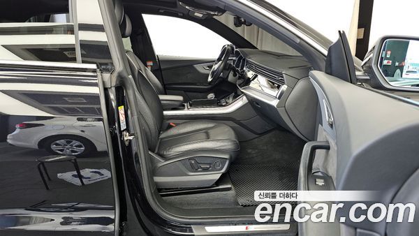 Audi Q8 2020, фото 11