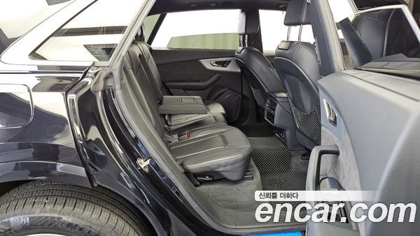 Audi Q8 2020, фото 12