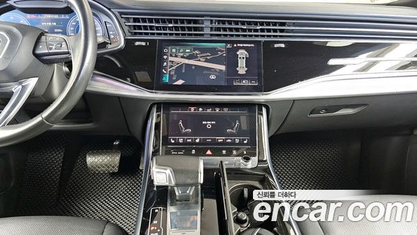 Audi Q8 2020, фото 14
