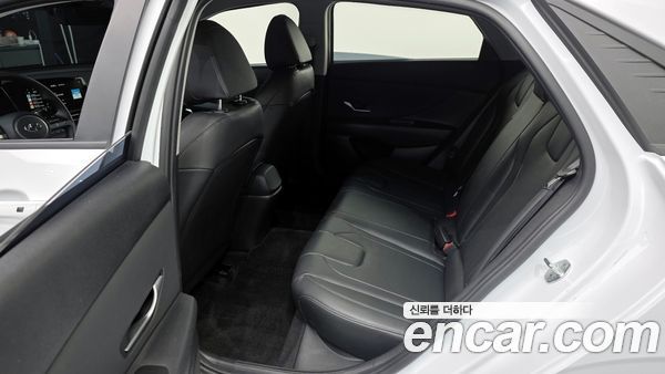 Hyundai Elantra 2022, фото 20