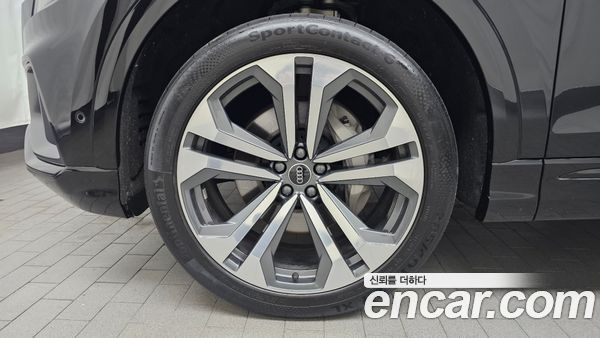 Audi Q8 2023, фото 5