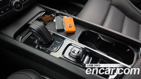 Volvo XC60 2021, фото 9