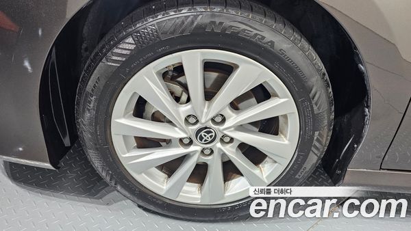 Toyota Camry 2022, фото 5