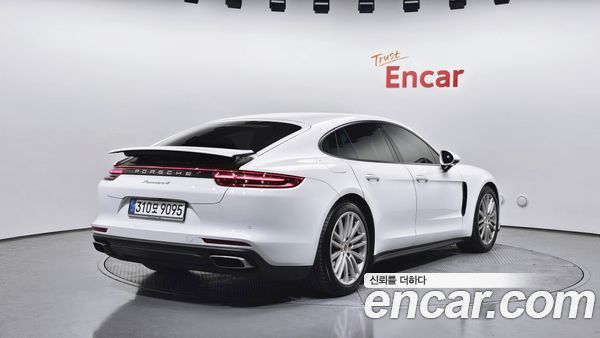 Porsche Panamera 2020, фото 2