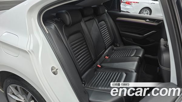 Volkswagen Passat 2022, фото 16
